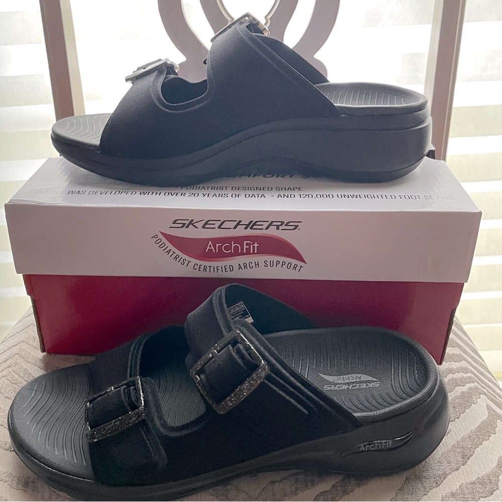 Skechers machine washable slide - new in box